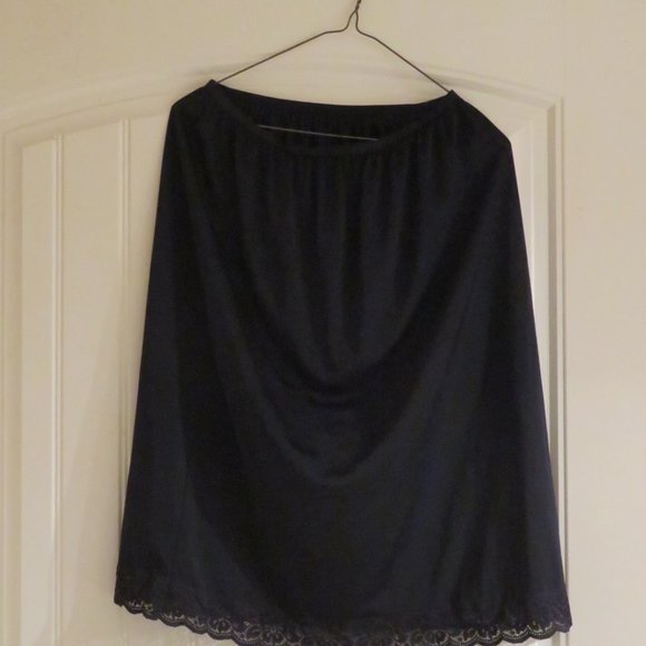 Marks & Spencer Black Slip Size 14-16 Cda/US 100% Polyester (K77) - Picture 1 of 5